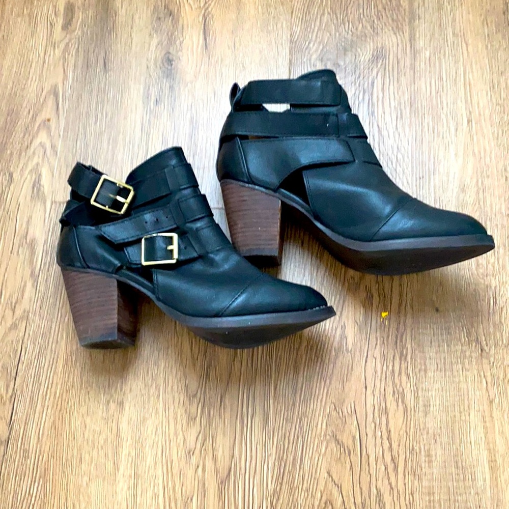 Black target boots